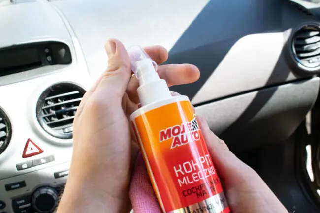 Moje Auto Cockpitmilch - Glänzend Schwarz 300 ml